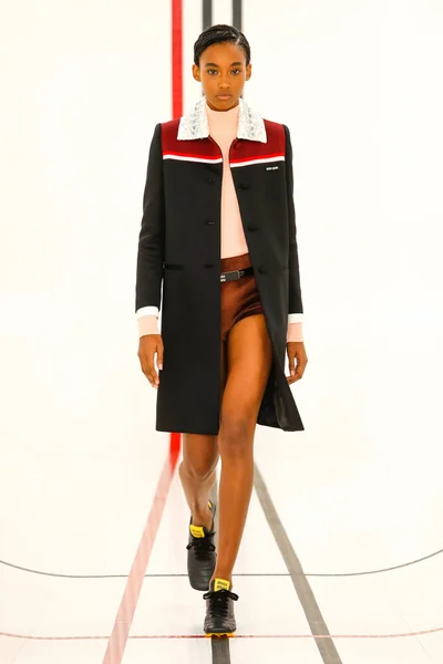 Look 3